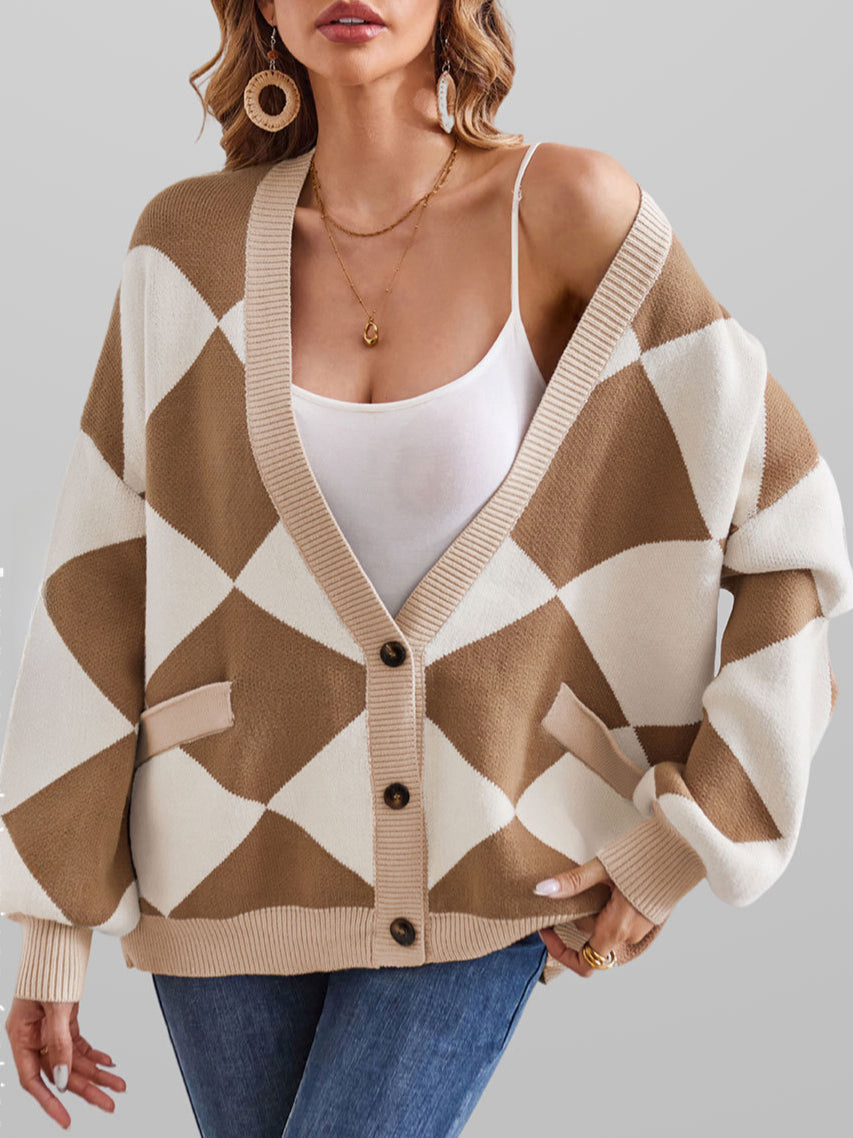 Lockere karierte Strickjacke mit V-Ausschnitt