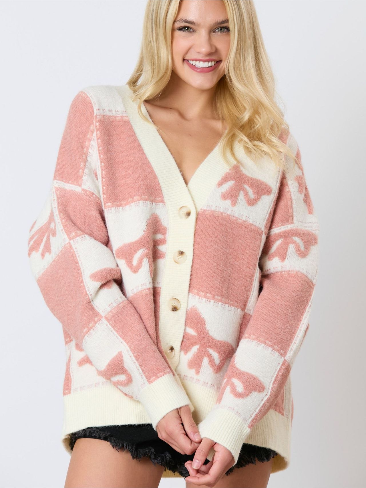 Verspielter Damen Cardigan mit Palmenmotiv für Frühlingsausflüge