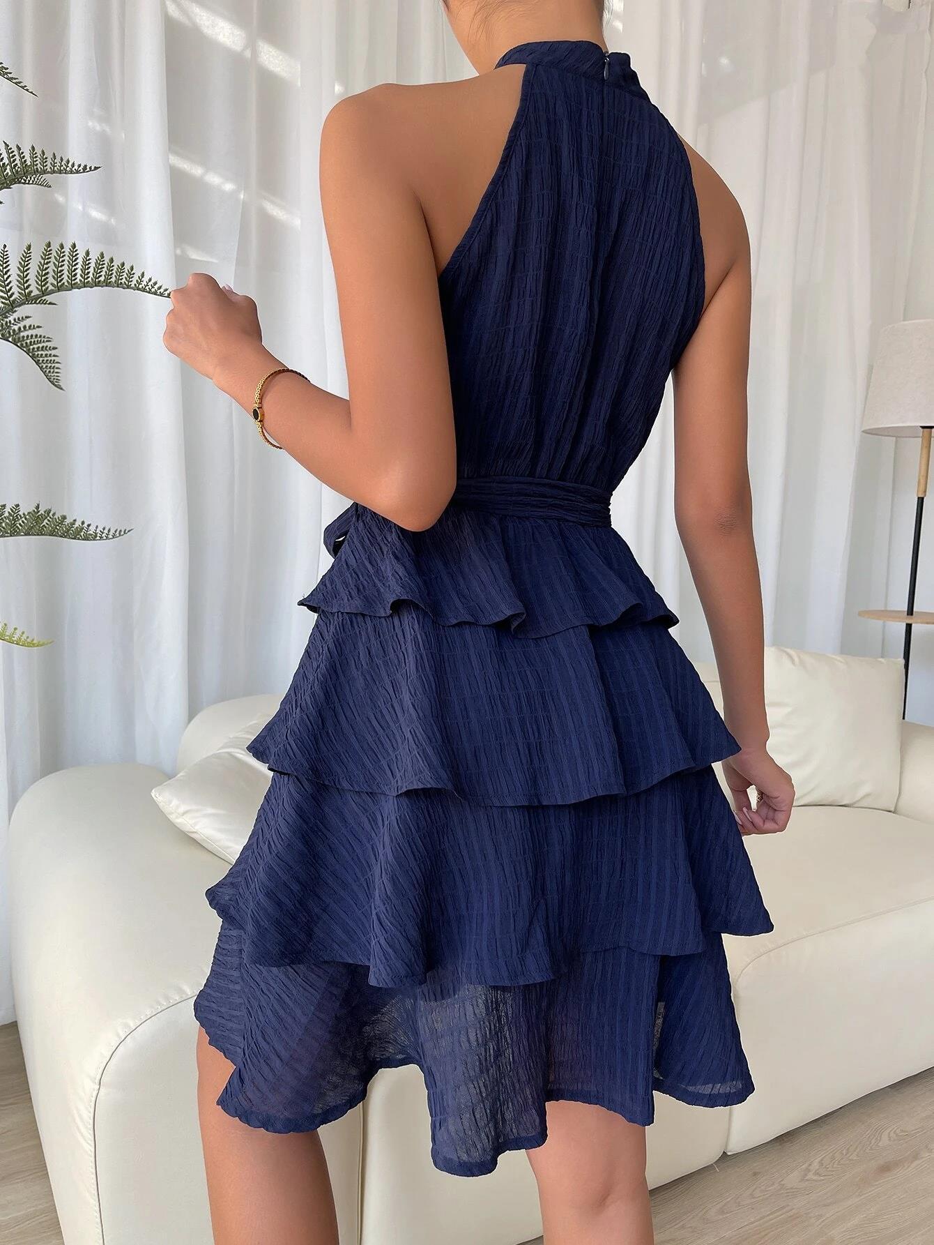 Damen-Kleid mit ärmellosem Saum und Rüschen