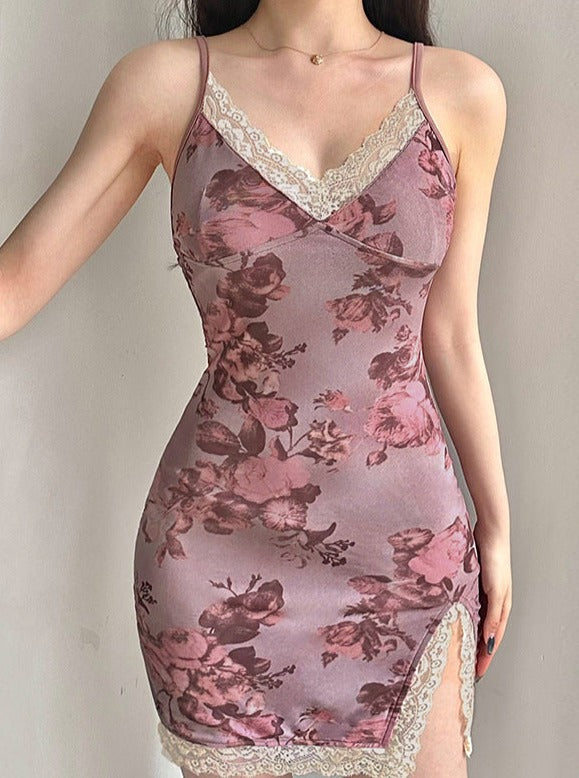 Sexy, rückenfreies Spitzenkleid mit V-Ausschnitt und Schlitz