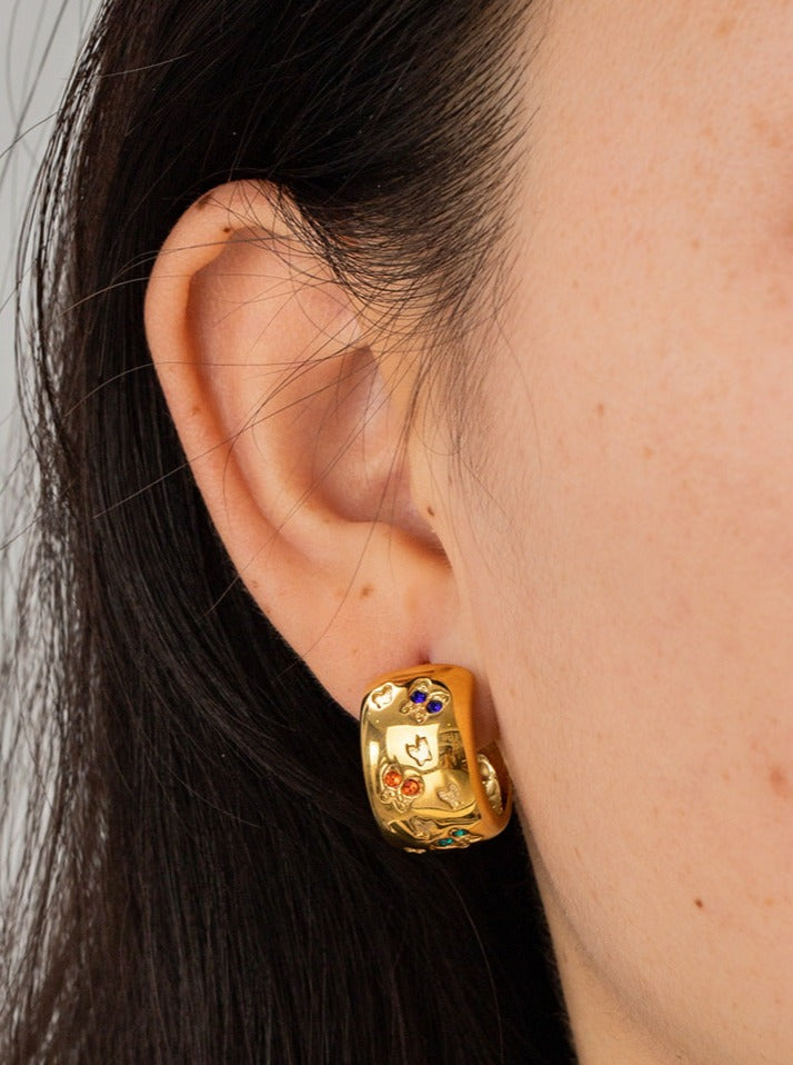 Ohrringe aus 18 Karat vergoldetem Edelstahl mit Diamantgravur 