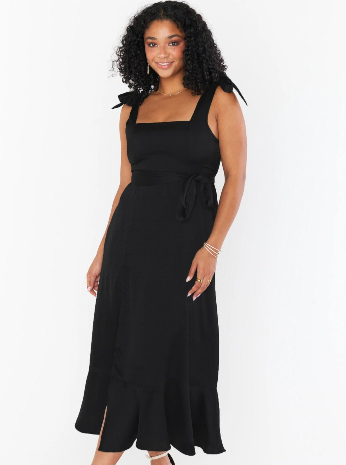 Schwarzes und weißes High-End-Kleid mit eckigem Ausschnitt und Schlitz 