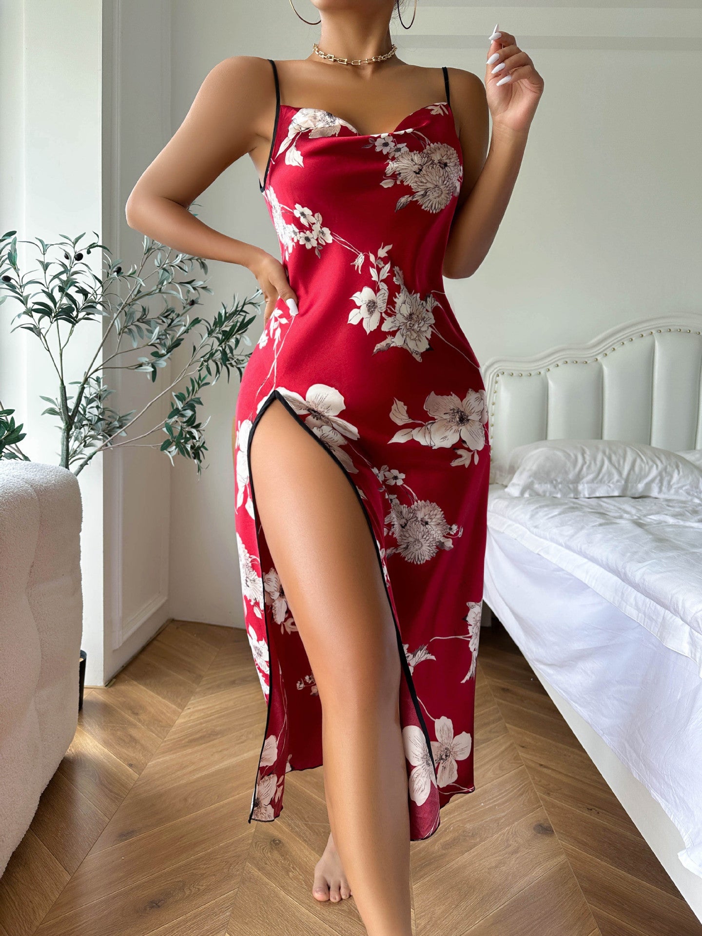 Chemise de nuit sexy rouge à imprimé floral et dos nu avec fente 