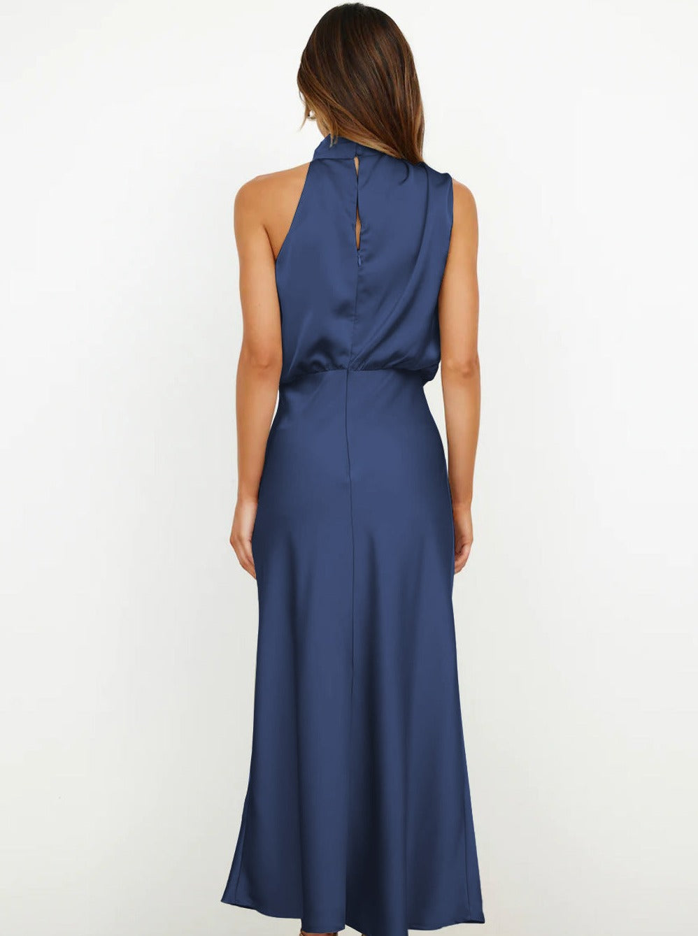 Elegantes tiefblaues Neckholderkleid