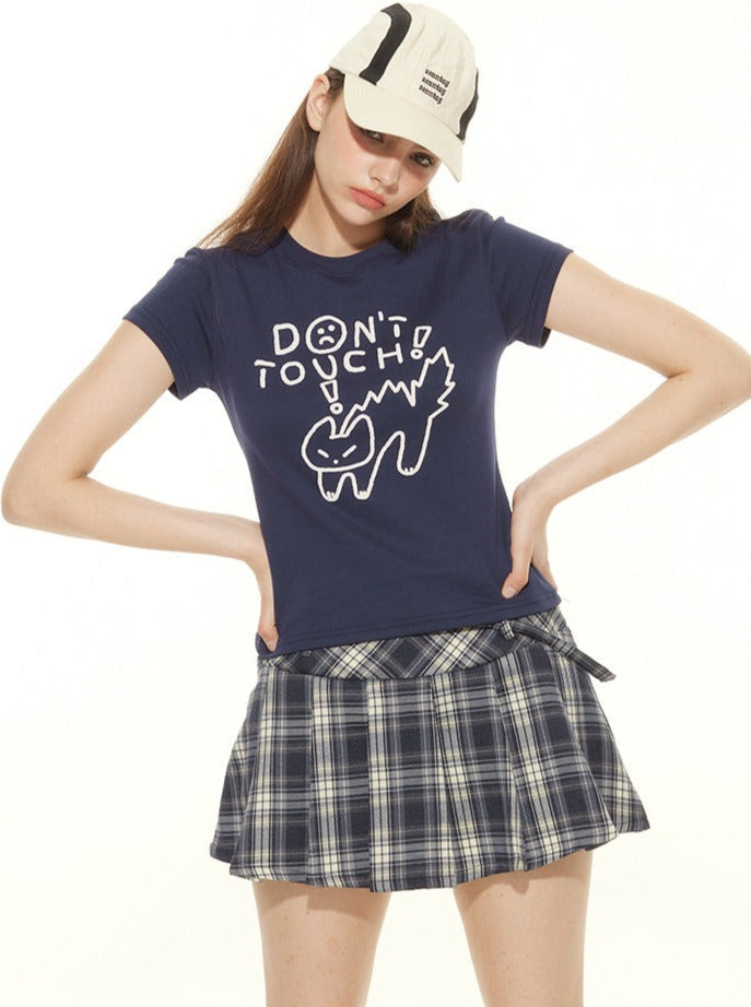 Blaues, kurzärmliges Crop-T-Shirt mit Katzen- und Schriftzug-Print 