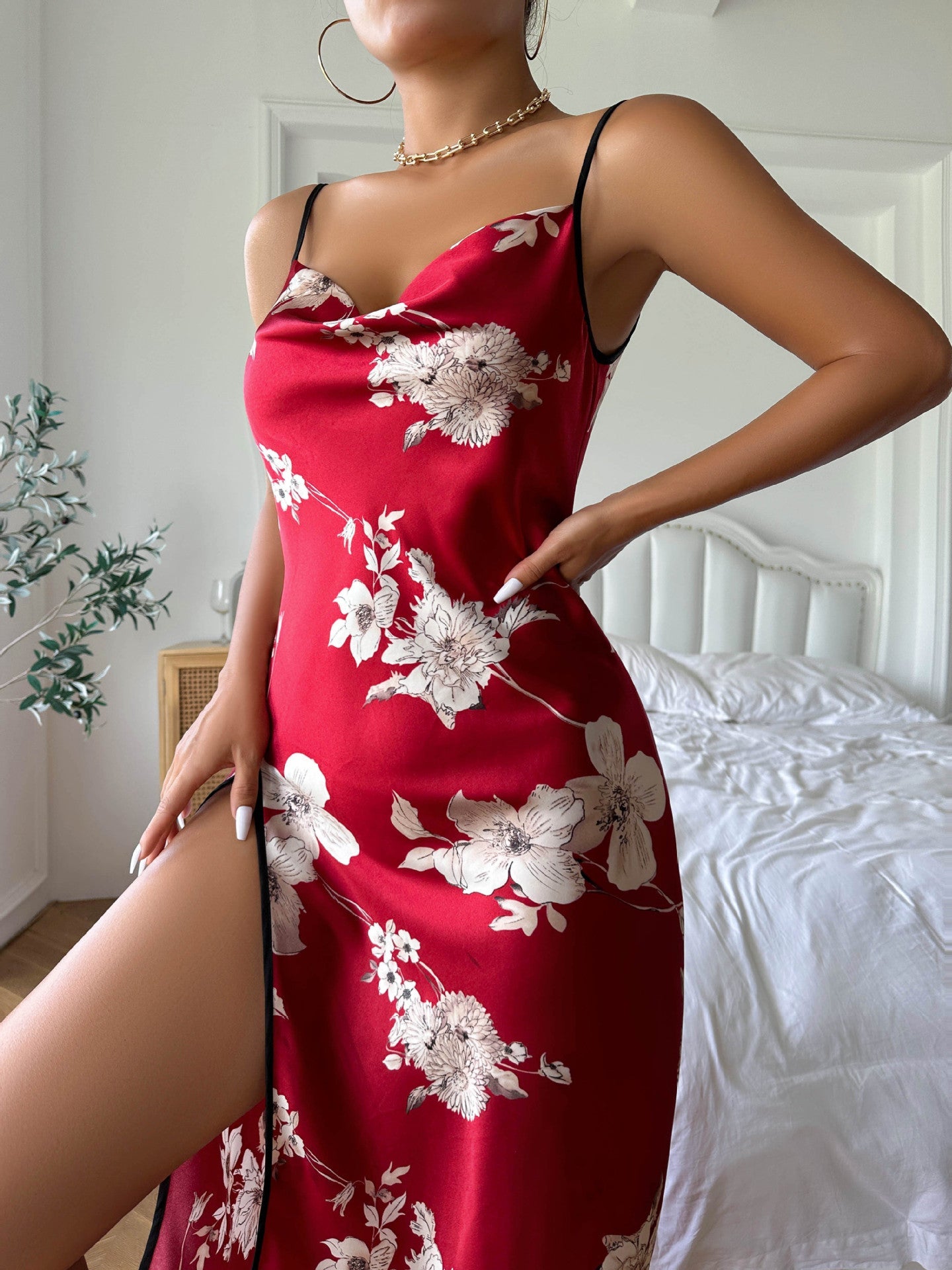 Chemise de nuit sexy rouge à imprimé floral et dos nu avec fente 