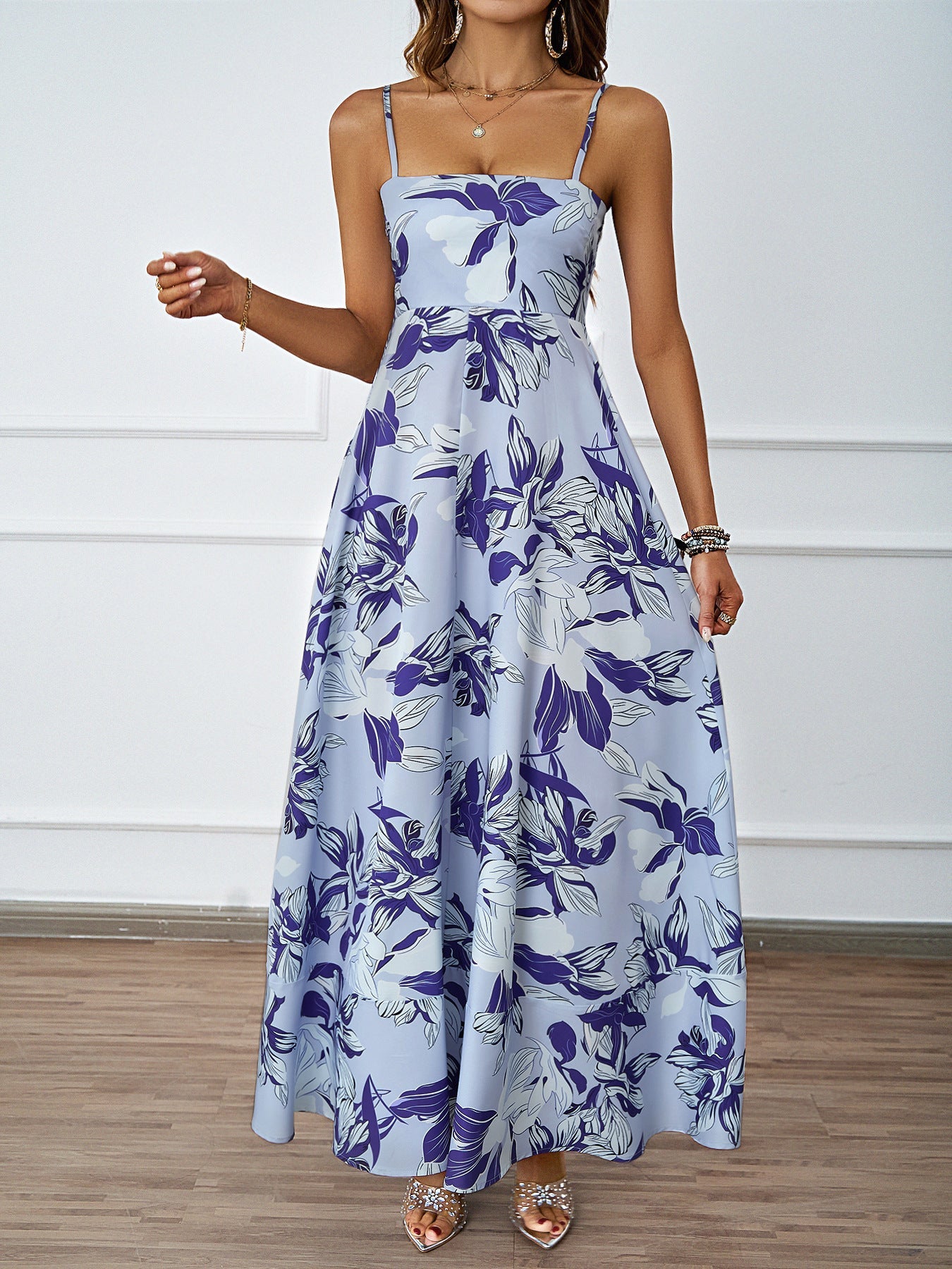 Sommerkleid in A-Linie mit hoher Taille und Strumpfhaltern 