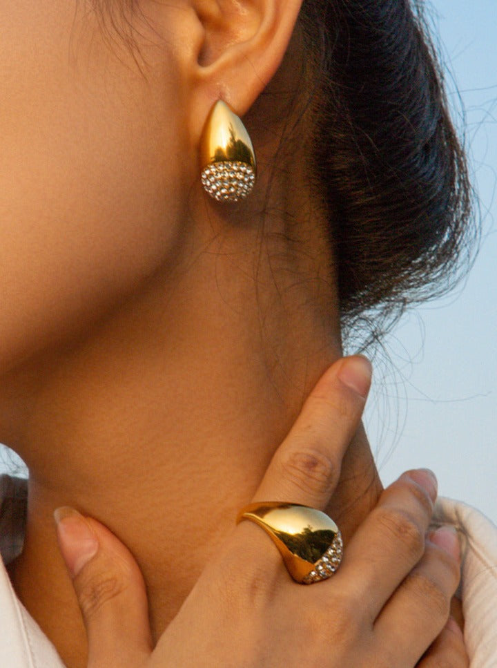 18 Karat vergoldete Ohrringe mit Diamantgravur 