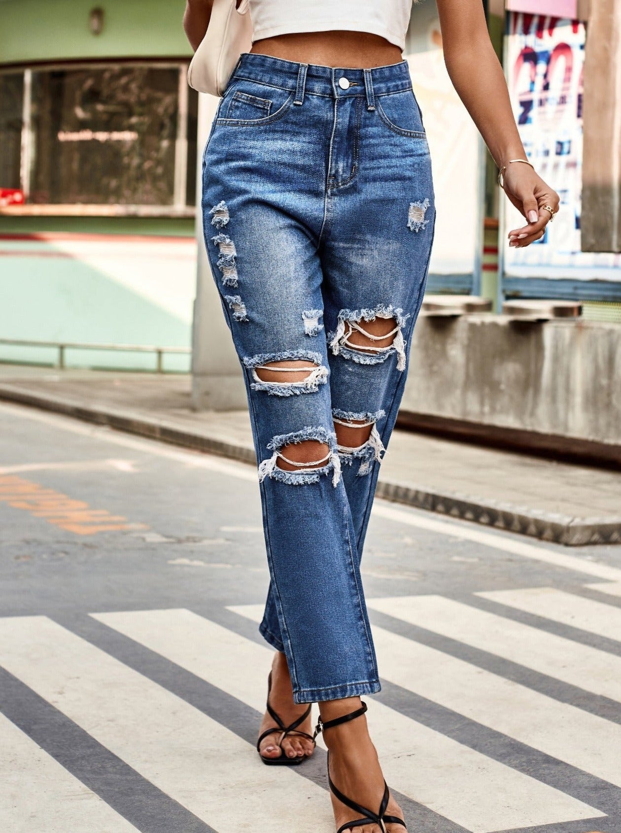 Jeans mit hoher Taille und ausgewaschenem Distressed-Denim 