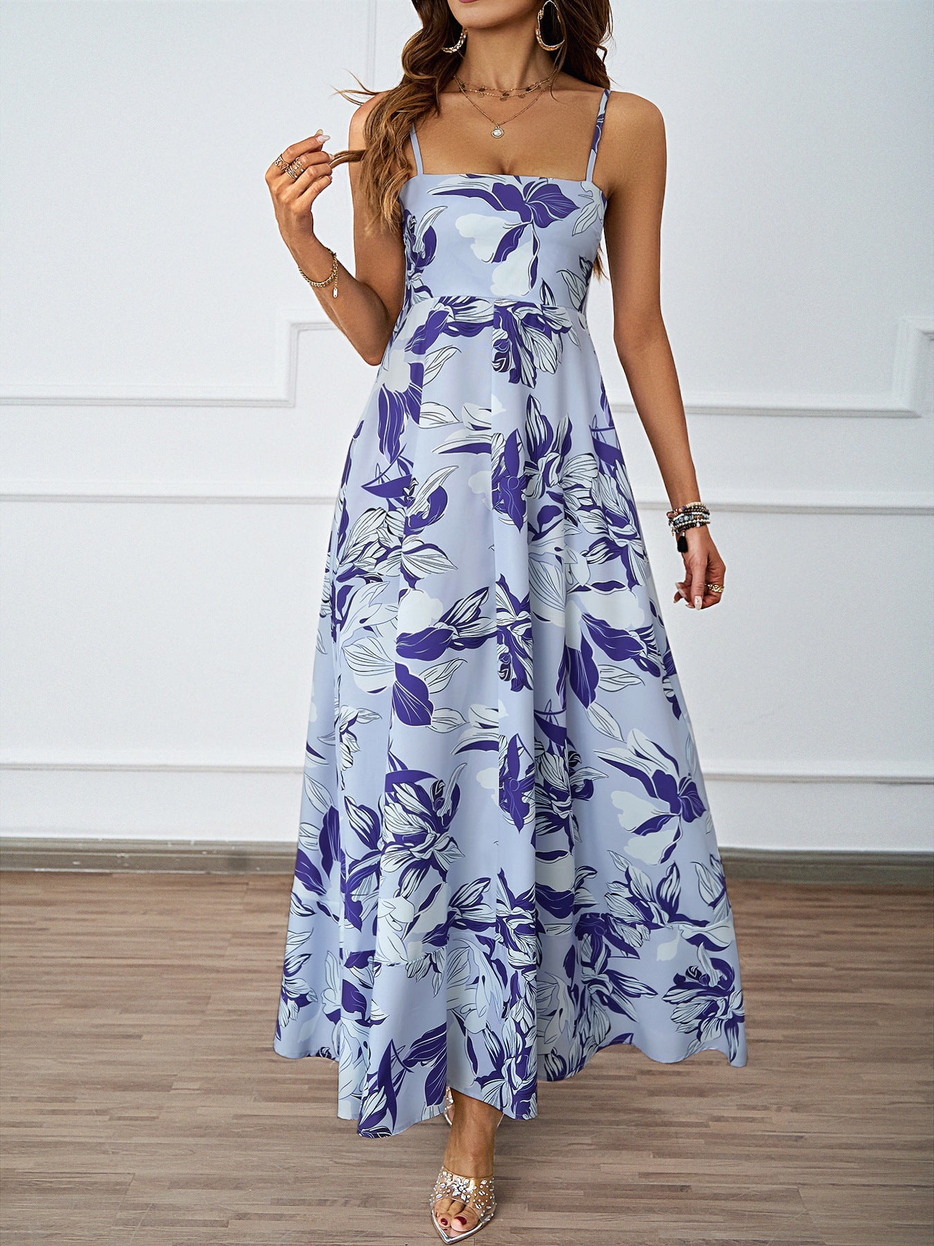 Sommerkleid in A-Linie mit hoher Taille und Strumpfhaltern 