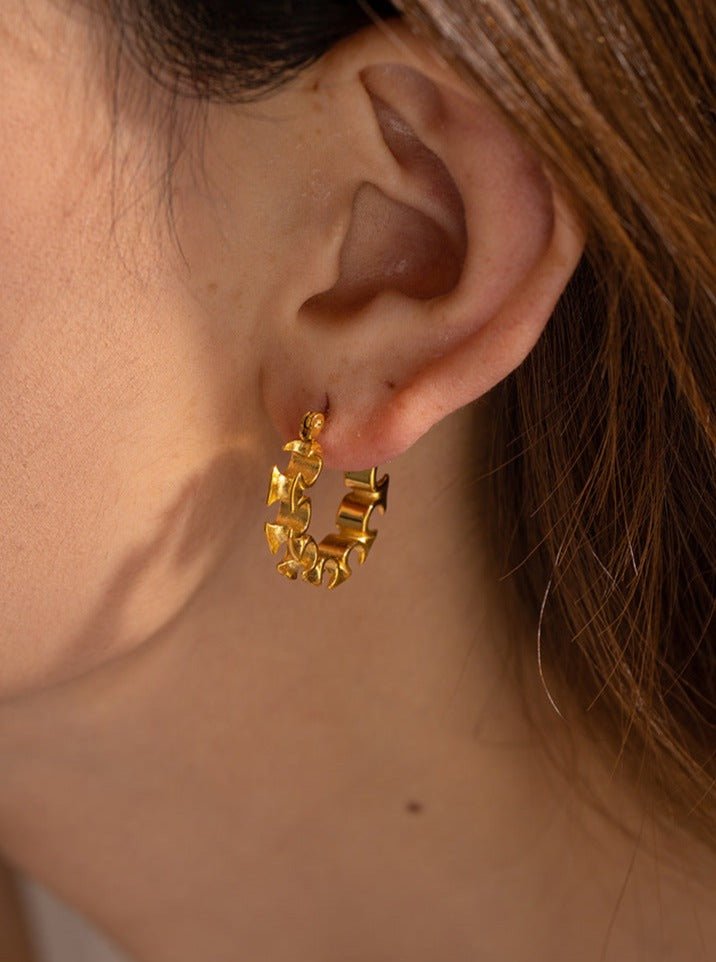 18 Karat vergoldete Ohrringe im gefalteten Stil 
