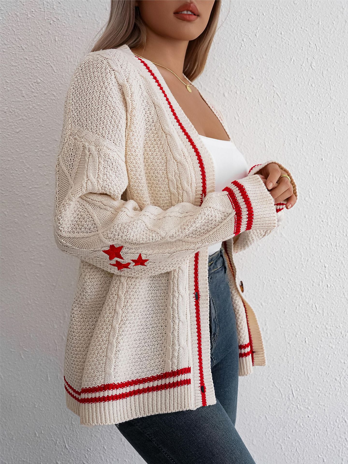 Schicke, lässige Strickjacke mit Zopfmuster