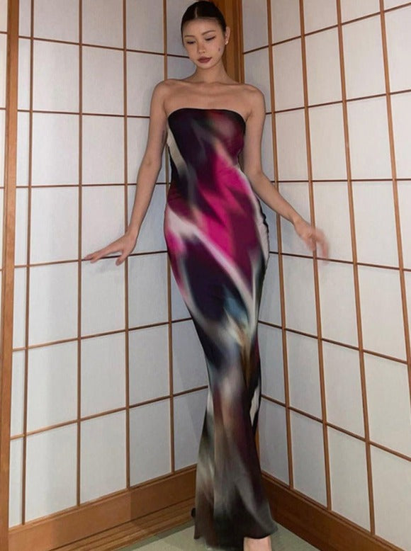 Ärmelloses, schlankmachendes langes Kleid mit abstraktem Druck „Aurora“ 