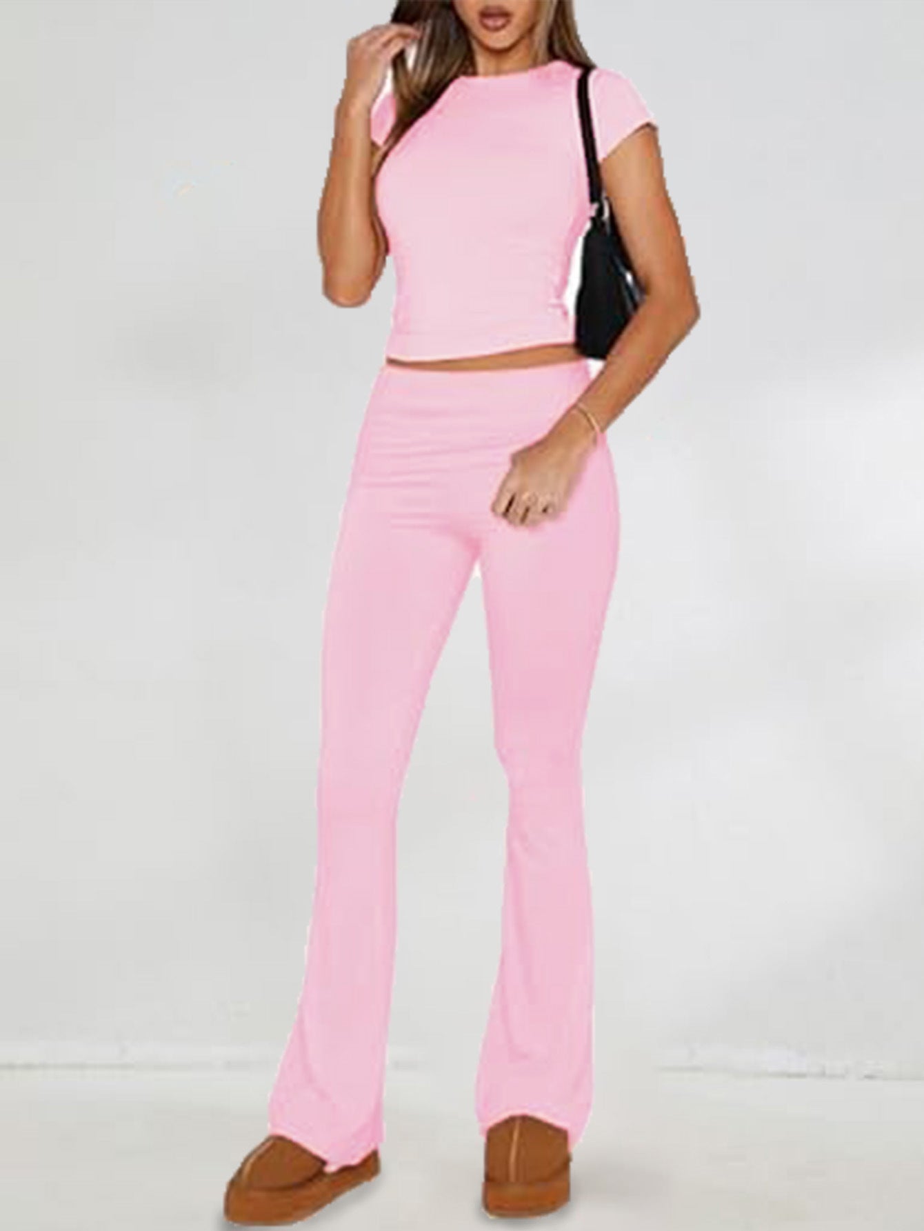 Lässiges Slim Fit Set: kurzärmeliges rosa Crop Top und Hose