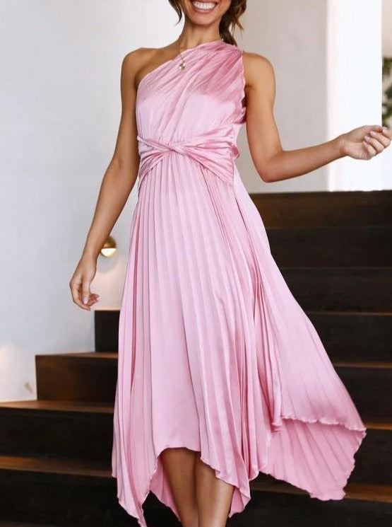 Einfarbiges, asymmetrisches Kleid mit einer Schulter und Plissee 