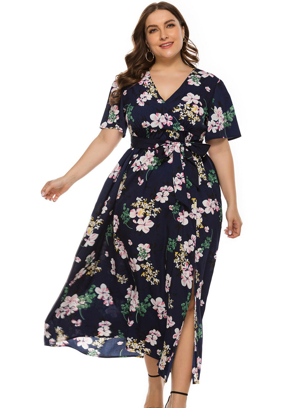 Plus-Size-Kleid mit Blumendruck und tiefem V-Ausschnitt zum Binden vorne 