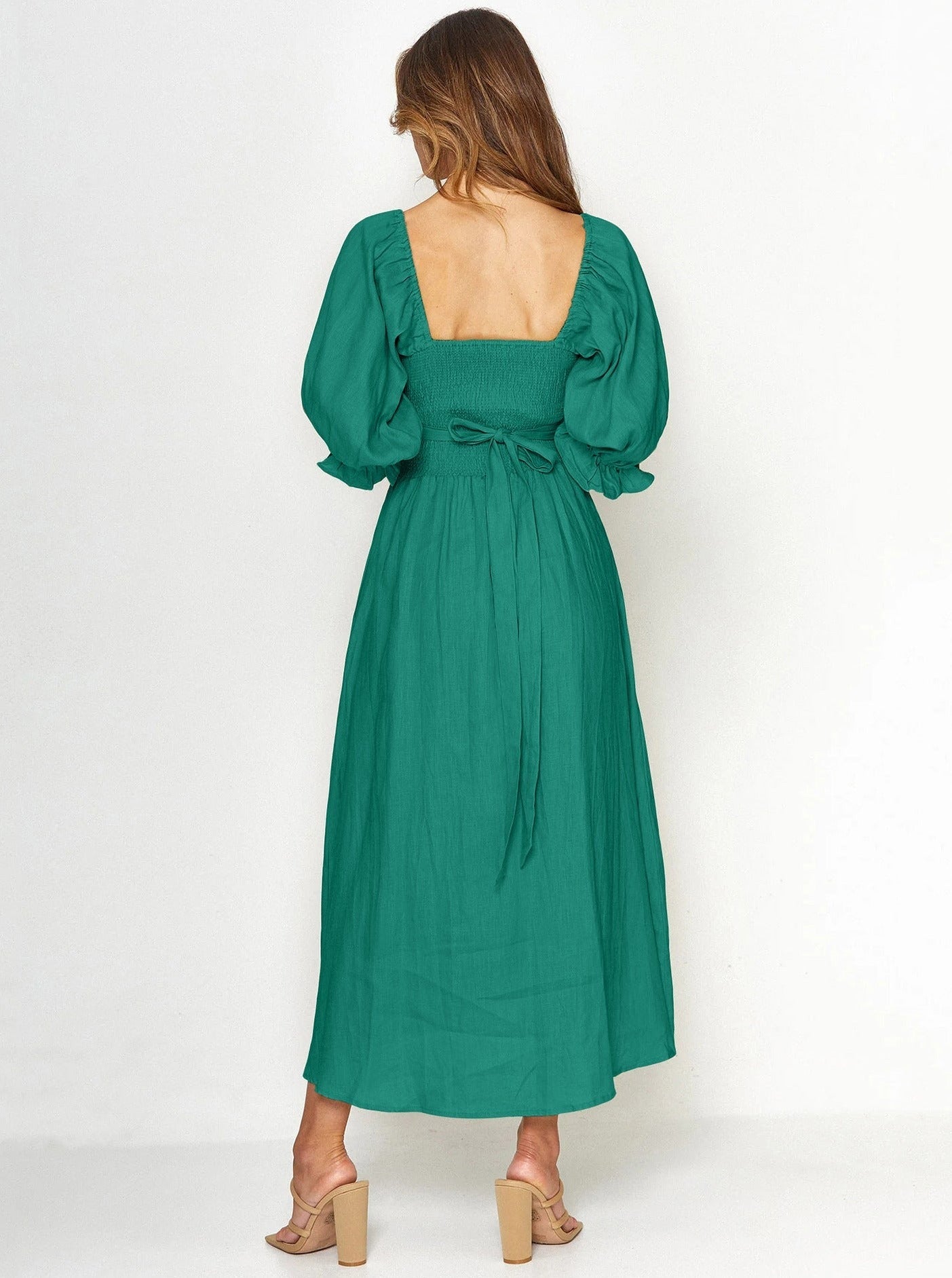 Grünes, elegantes Kleid mit gerüschten Laternenärmeln und Seilgürtel 