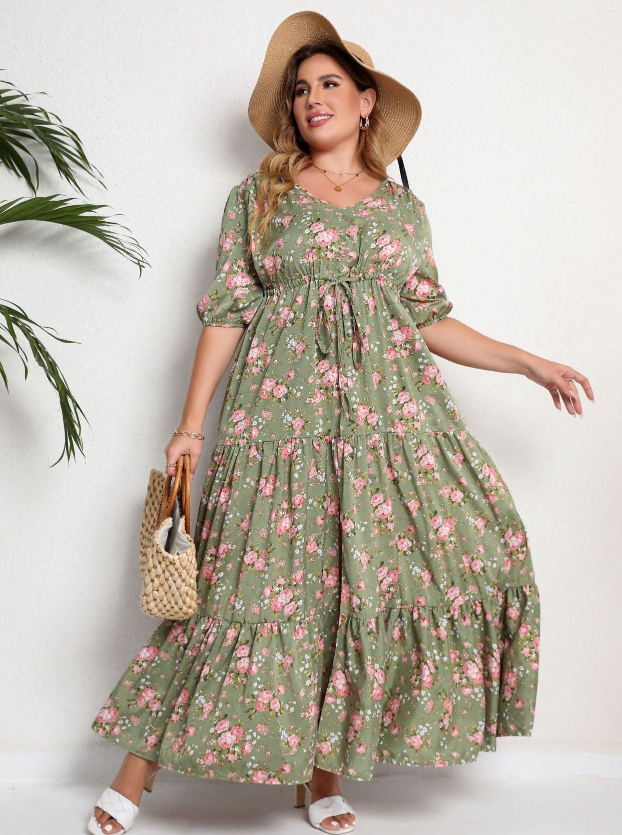 Plus-Size-Sommerkleid mit Blumendruck und halben Ärmeln 