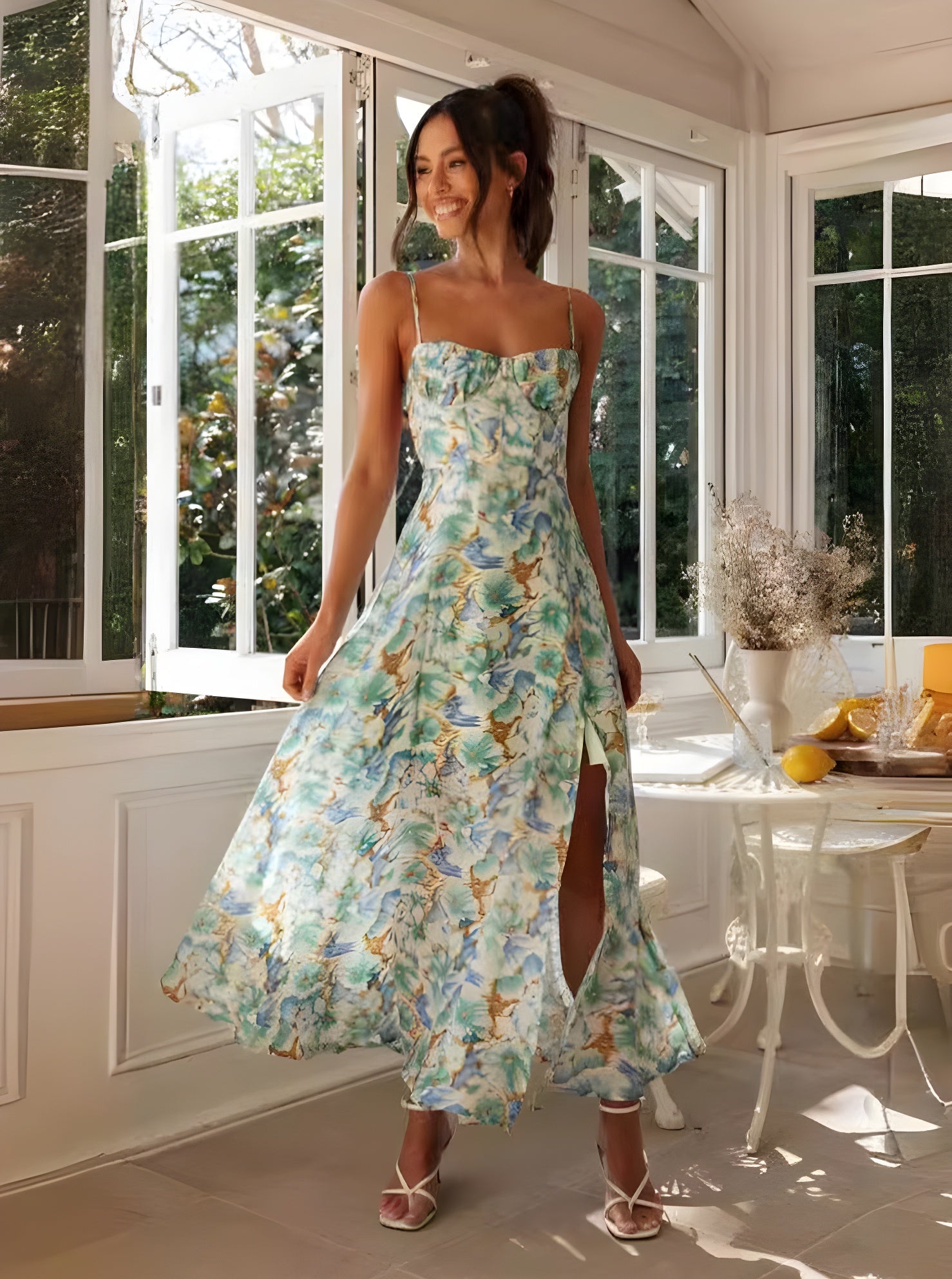 Robe longue à bretelles spaghetti et imprimé floral