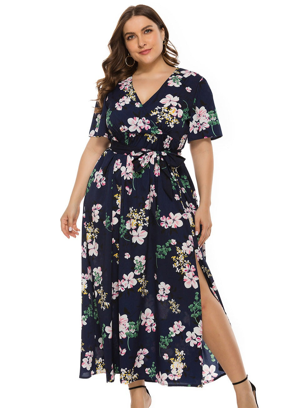 Plus-Size-Kleid mit Blumendruck und tiefem V-Ausschnitt zum Binden vorne 