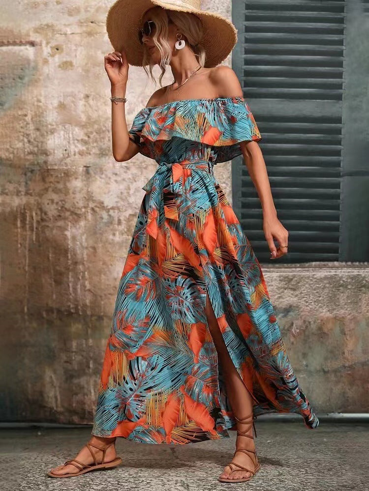 Elegantes schulterfreies Kleid mit Schlitz und tropischem Print 