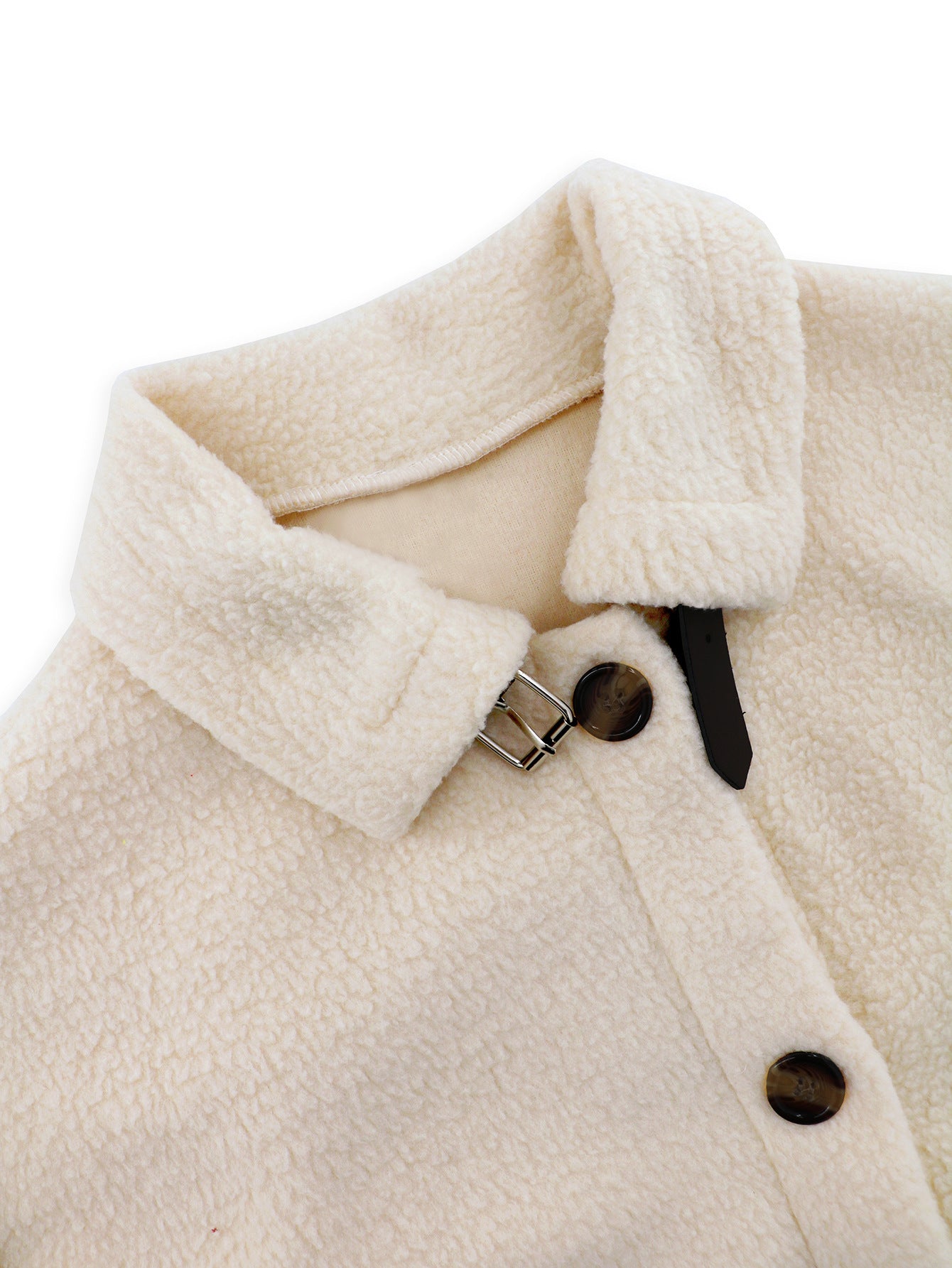 Warm Cream Jacket with Contrasting Accents for Casual Outings