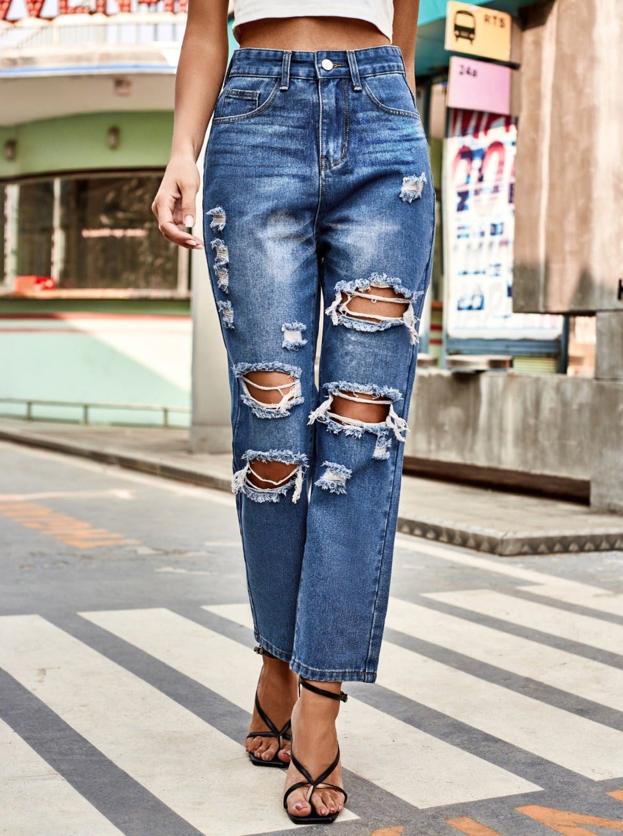 Jeans mit hoher Taille und ausgewaschenem Distressed-Denim 