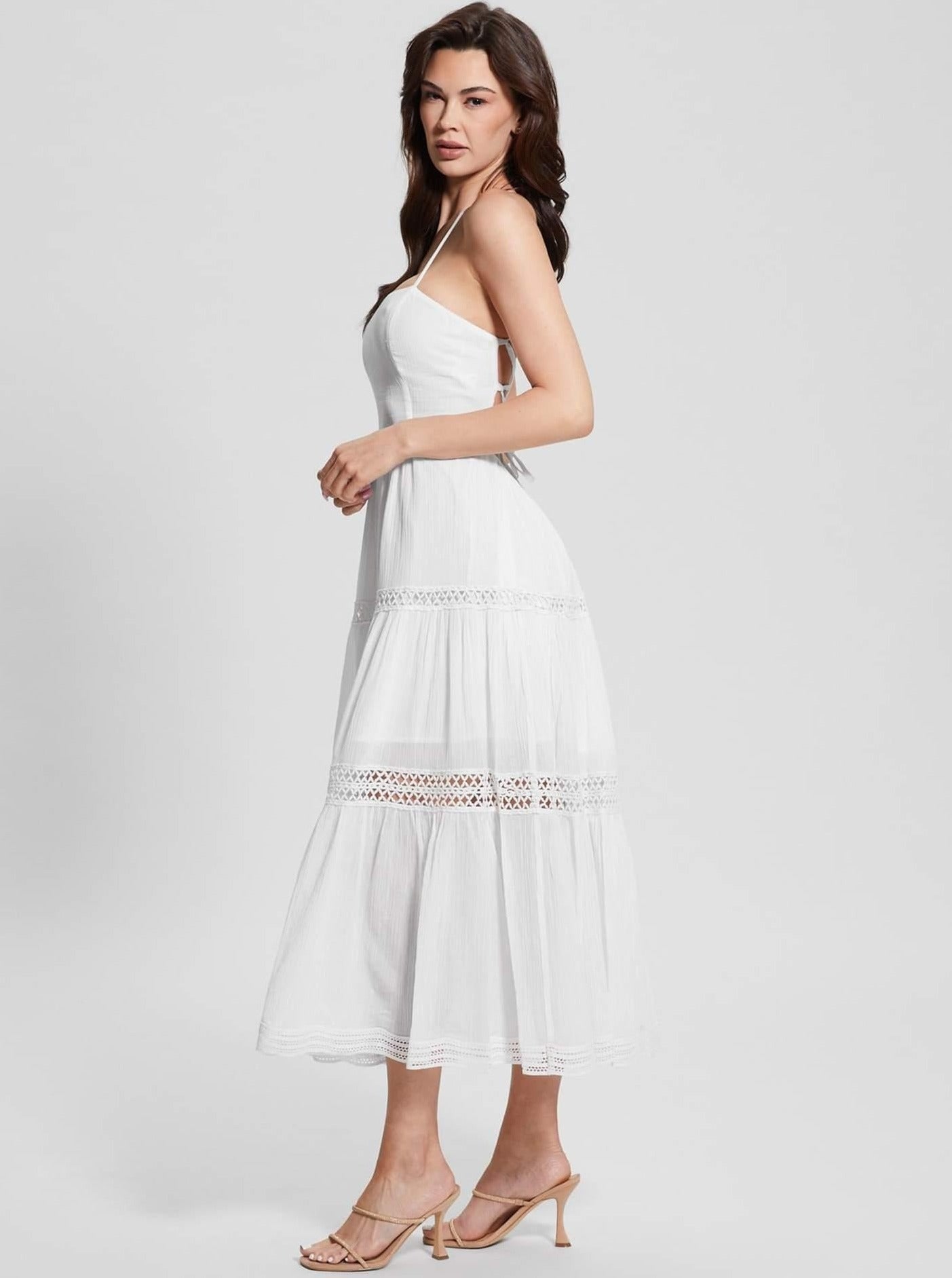 Weißes elegantes ärmelloses rückenfreies langes Kleid