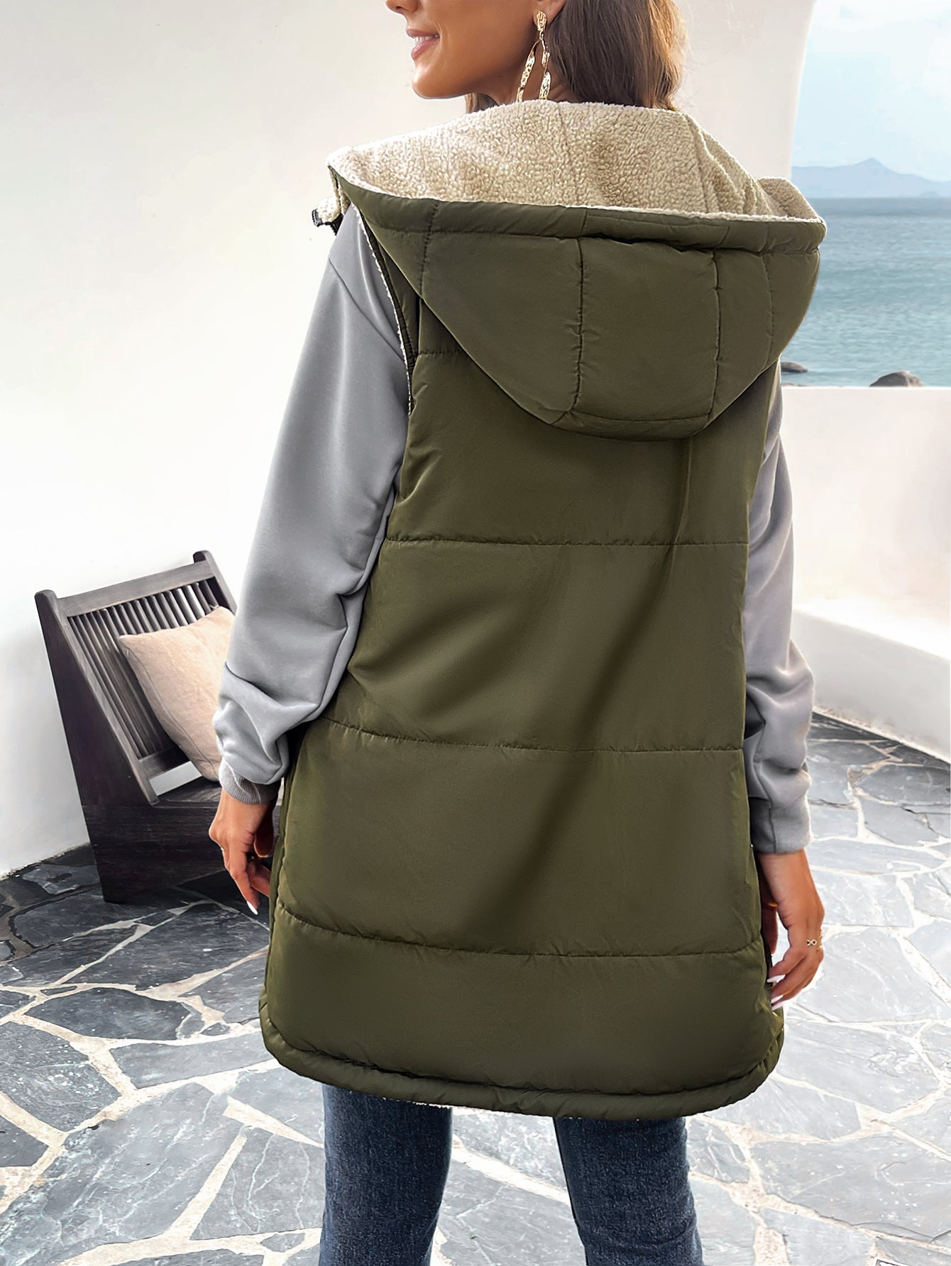 Elegant Puffer Vest with Hood and Sherpa Lining for Cozy Outings