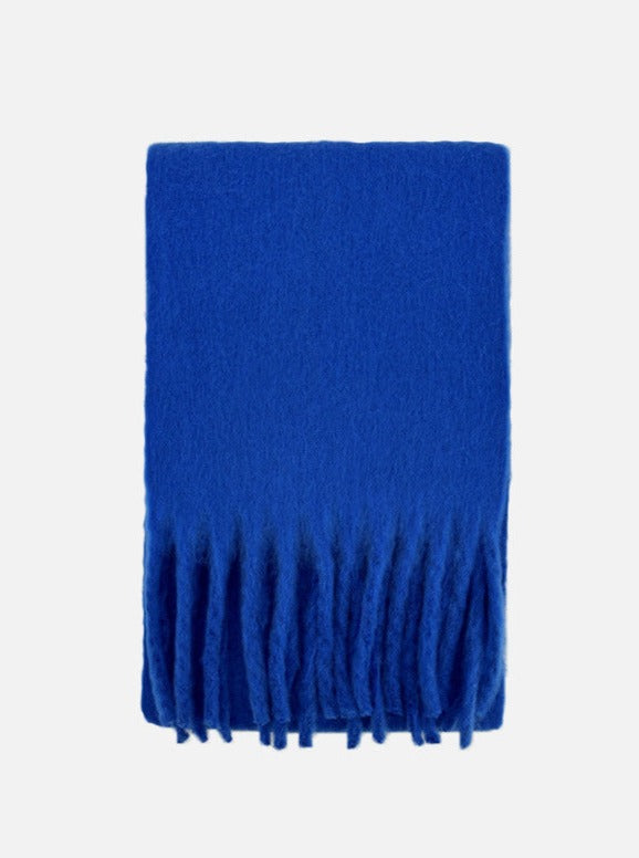 Sciarpa lavorata a maglia in lana blu morbida e calda 
