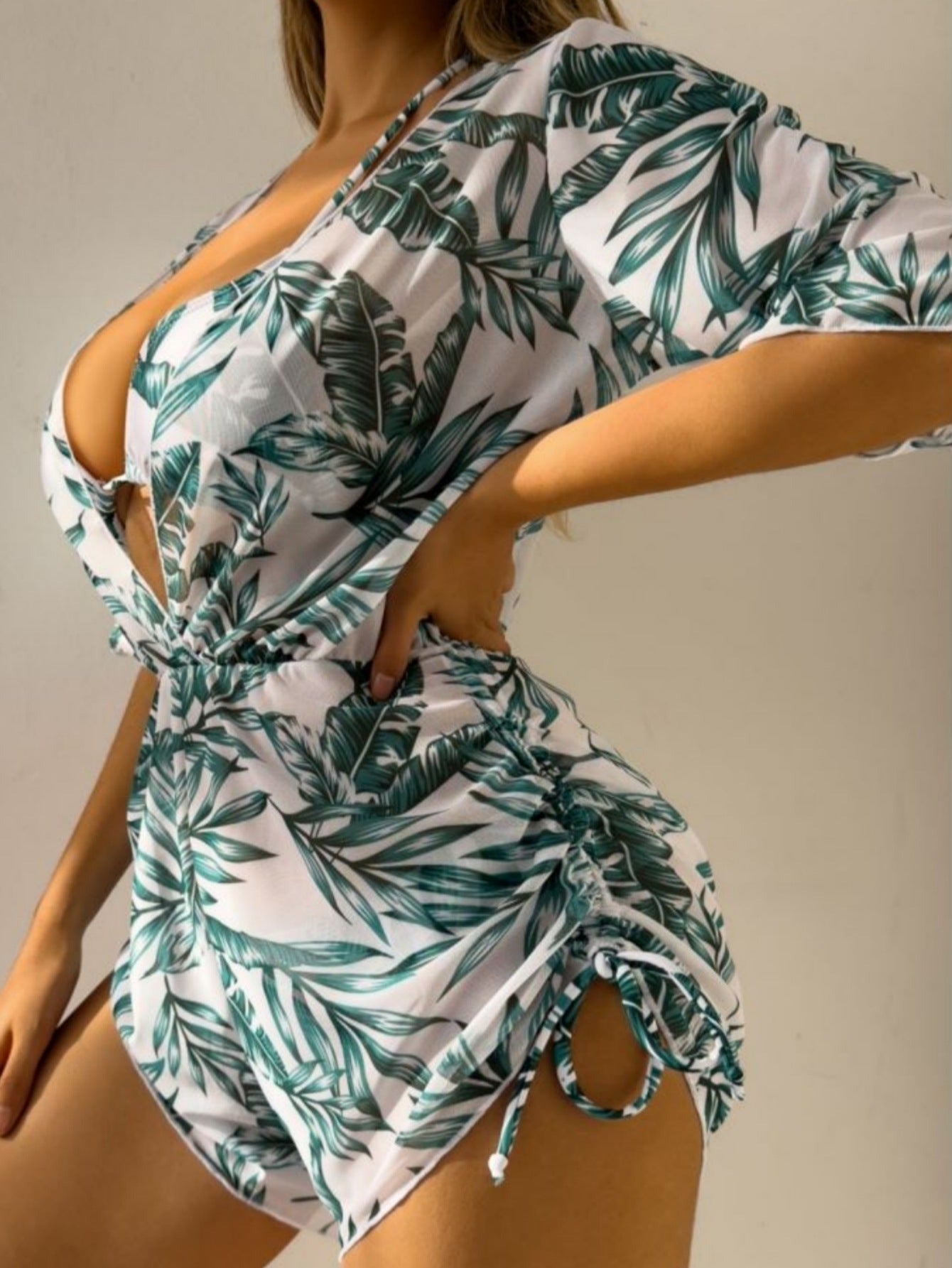 Sexy dreiteiliger Bikini mit tropischem Print 