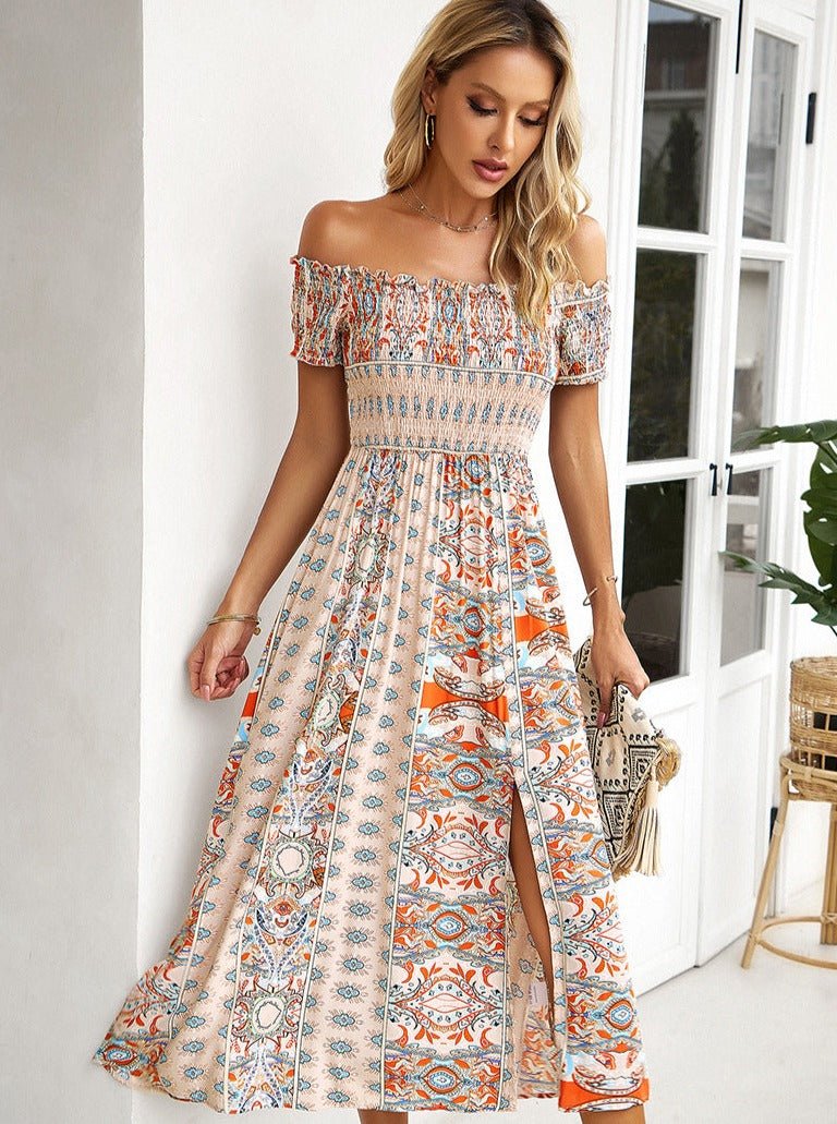 Weißes, schulterfreies Kleid mit Bohemien-Print