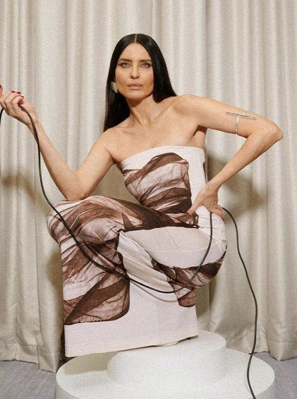 Braunes Tube-Top-Kleid mit abstraktem Muster