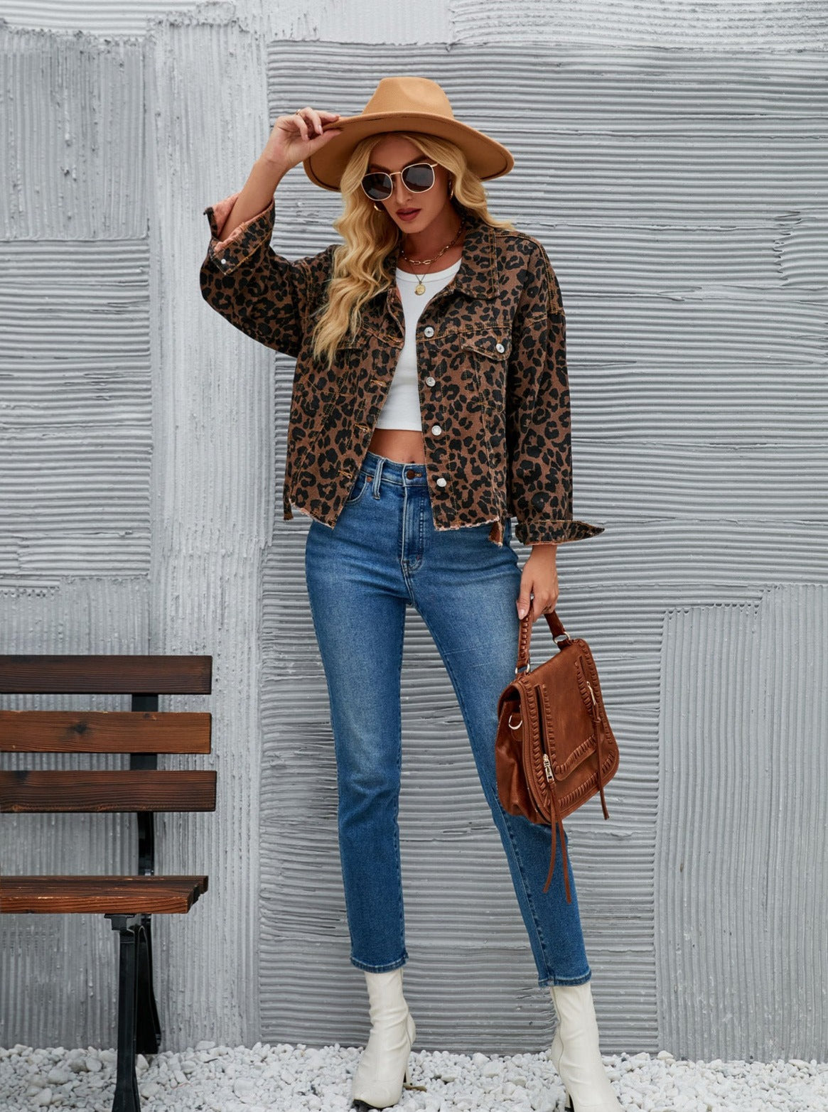 Lässige kurze Jeansjacke mit Leopardenmuster 