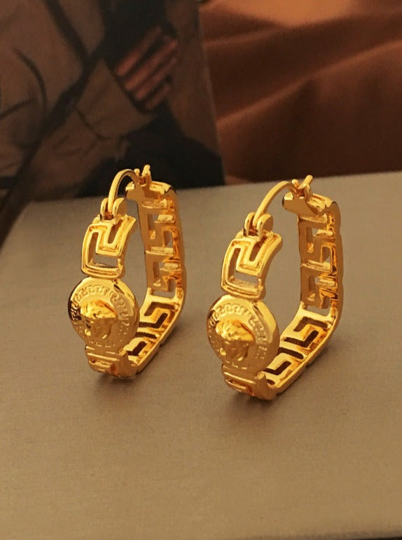 Eleganti orecchini Medusa placcati in oro 