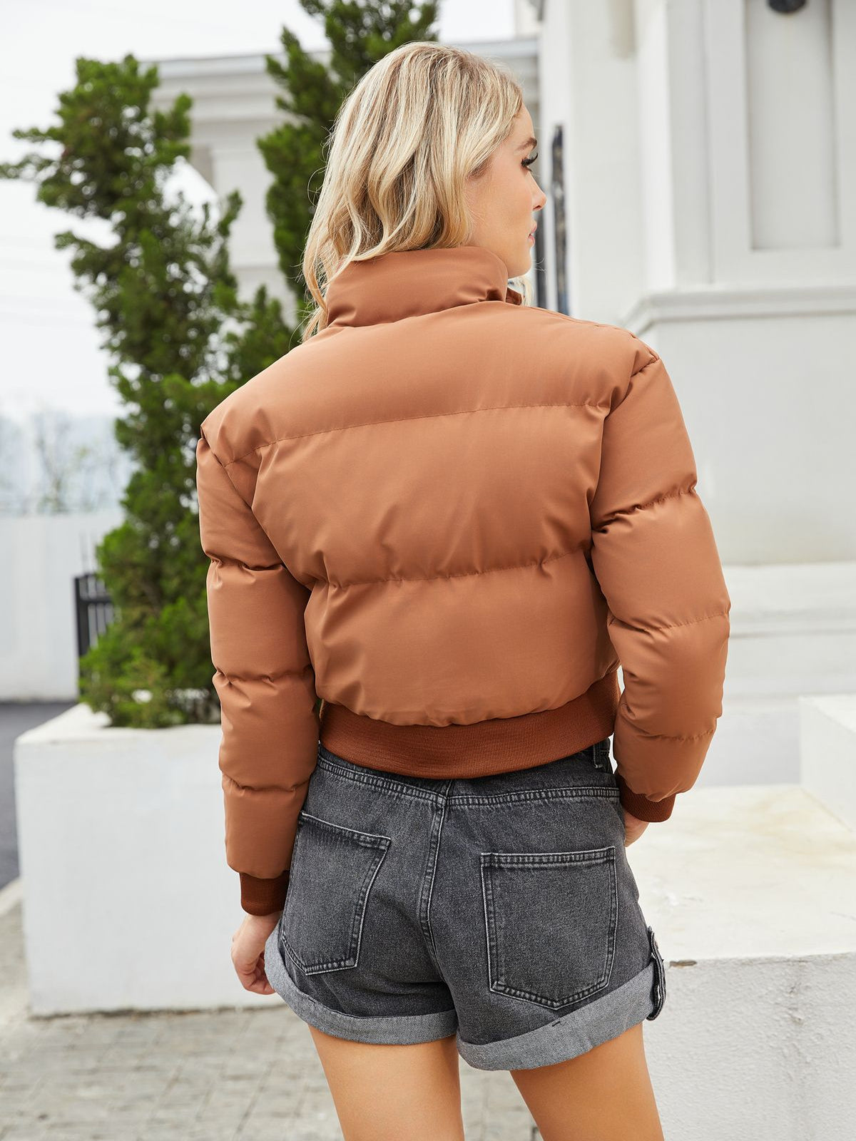 Lässige, trendige Pufferjacke für den Herbst