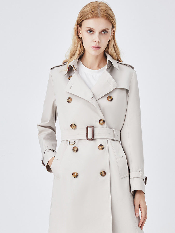 Zeitlose Eleganz – Klassischer Trenchcoat mit Gürtel